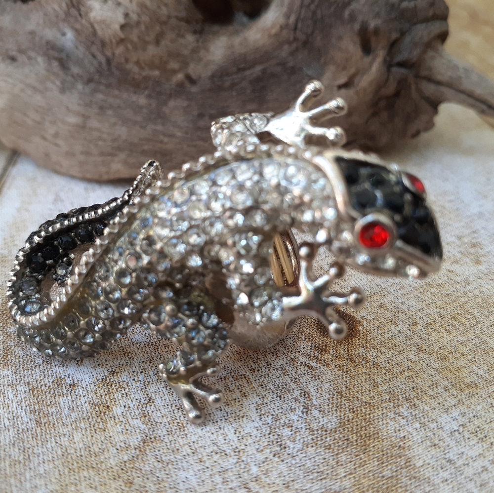 Crystal Vintage like Lizard fashion ring